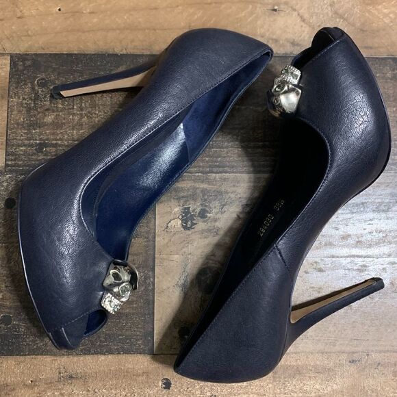 Alexander McQueen Skull Peep-toe Pumps - Picture 3 of 14
